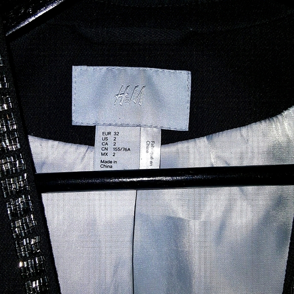 H&M Women's Blazer🛍 - Picture 3 of 3